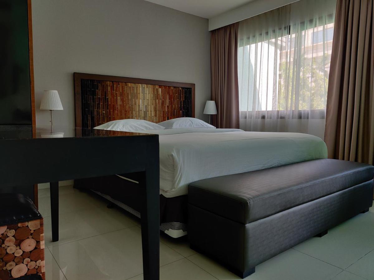 Check In Saladaeng (Adults Only) Hotel Bangkok Ngoại thất bức ảnh